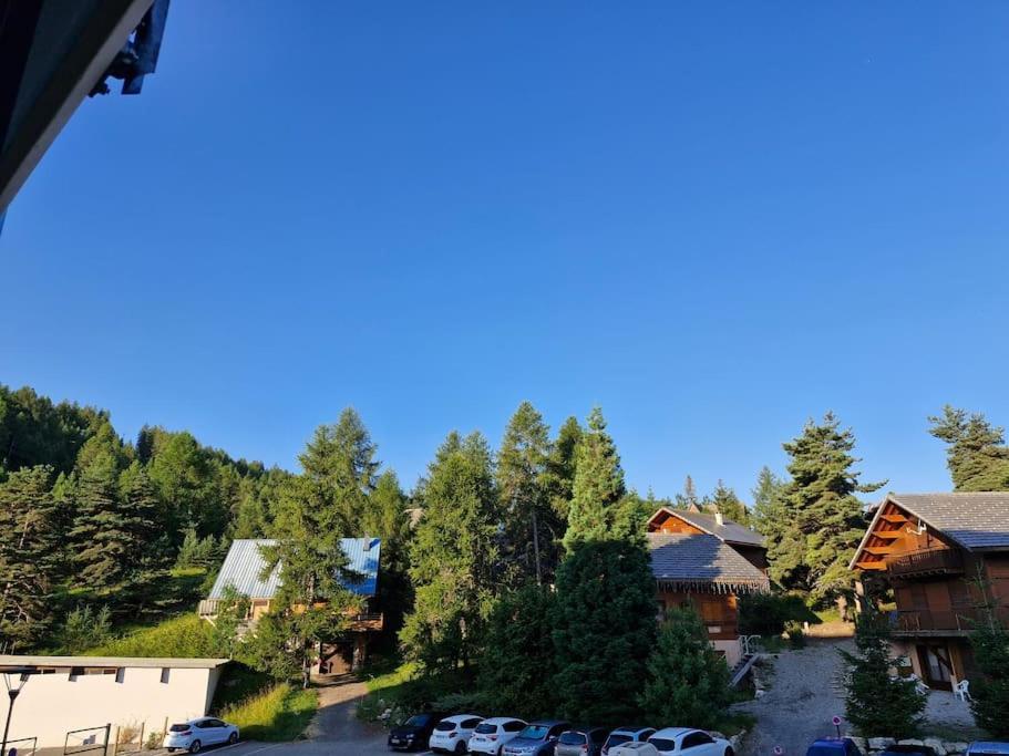 Appartement Au Pied Des Pistes La Joue du Loup Luaran gambar
