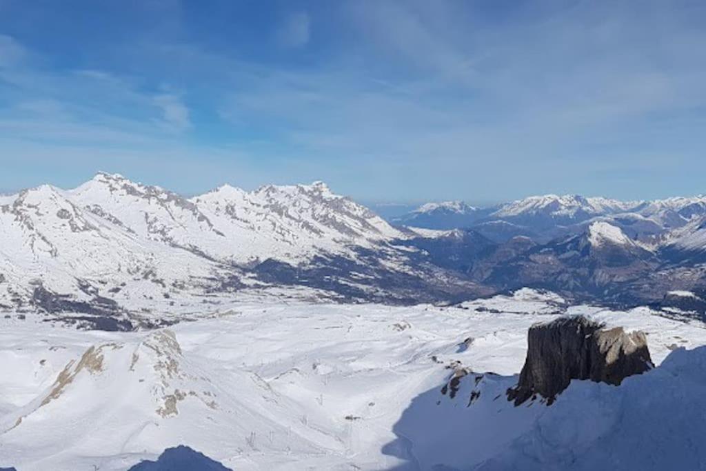 Appartement Au Pied Des Pistes La Joue du Loup Luaran gambar
