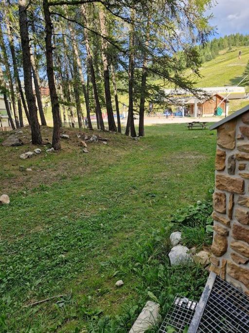 Appartement Au Pied Des Pistes La Joue du Loup Luaran gambar